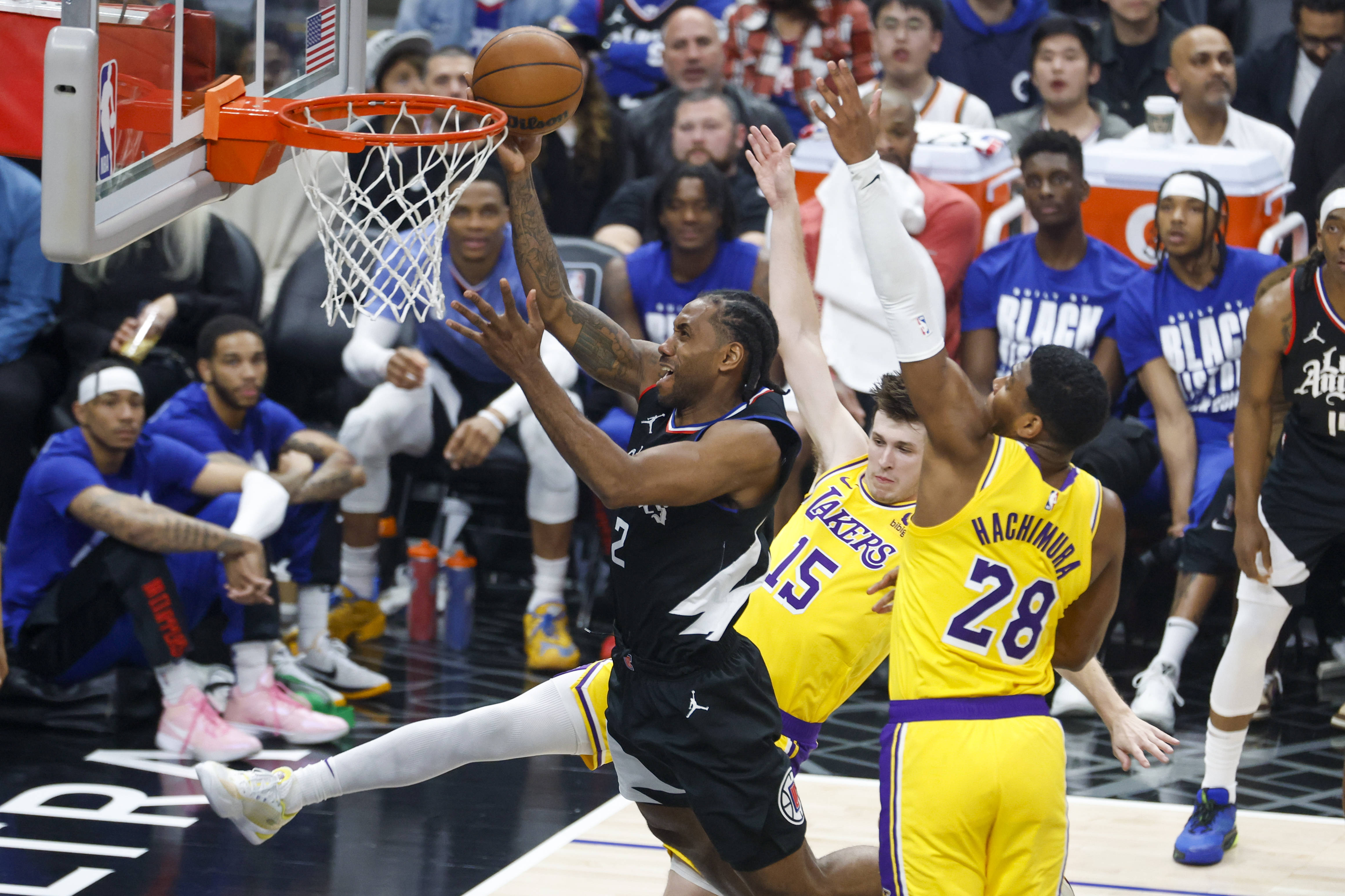 精彩比赛回顾:球星奉献精彩绝伦表现 精彩比赛回顾:球星奉献精彩绝伦表现