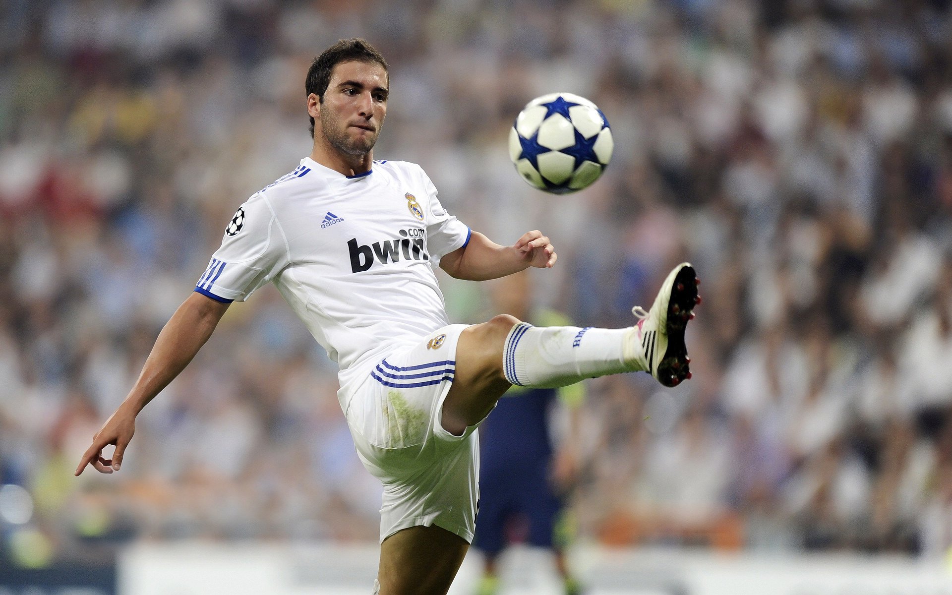 欧冠淘汰赛焦点战，多特蒙德血拼摩纳哥，一场技术与勇气的较量